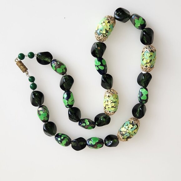 1950-60 -S VINTAGE MURANO?ART GLASS GREEN AND GOLD FOIL DECORATED NECKLACE . - Picture 6 of 6